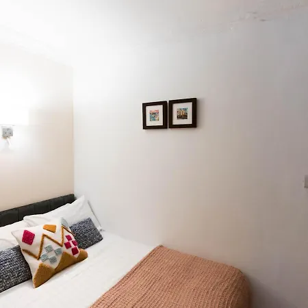 West End Kelvingrove Park Museum - Pass The Keys *