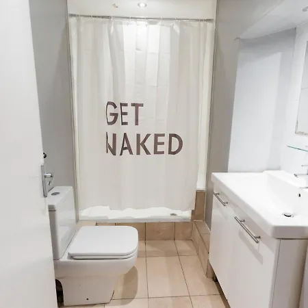 West End Kelvingrove Park Museum - Pass The Keys Glasgow