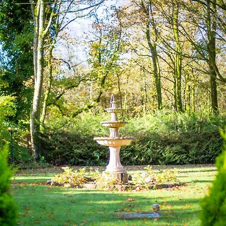 Stunning 4-bedroom With Hot Tub & Sauna Near Loch Lomond