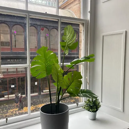 Lovely 1-bed In Merchant *