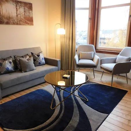 Beautiful & Spacious 2 Bed In West End 아파트
