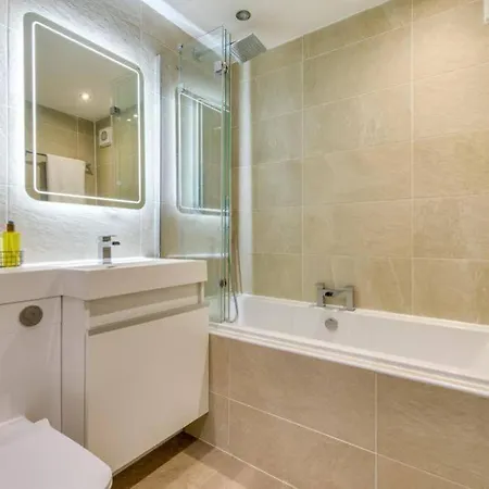Lovely 2 Bedroom Garden Flat In Trendy West End Διαμέρισμα