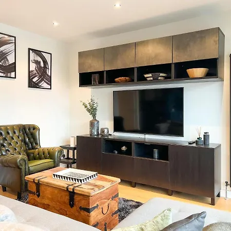 Lovely 2 Bed Duplex With Hydro Views