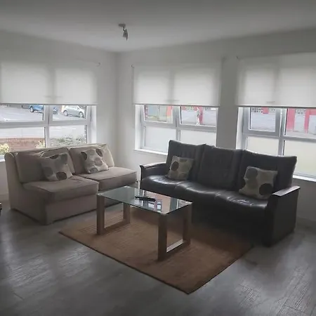 דירה City, Celtic Park & Emirates Stadium Apartment, For Families Or Age Over 23