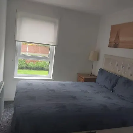 City, Celtic Park & Emirates Stadium Apartment, For Families Or Age Over 23 * Glasgow