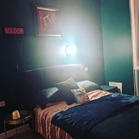 Apartment Colourful, Comfortable Flat In Heart Of West End *