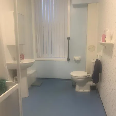 Colourful, Comfortable Flat In Heart Of West End Glasgow