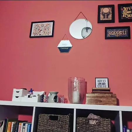 Colourful, Comfortable Flat In Heart Of West End Glasgow
