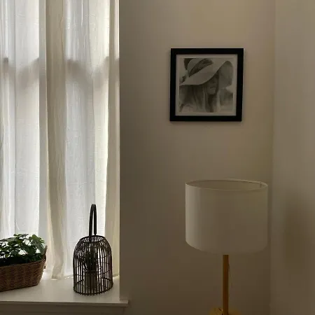 Inviting 1-bed In Merchant City Glasgow