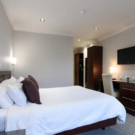 Glynhill & Near Airport 4*