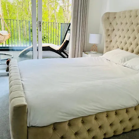 Sec Hydro Executive Townhouse: Triplex With Garden Holiday home