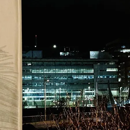 Centre Flat With River Views And Parking Διαμέρισμα *