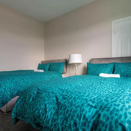 4 Bedrooms Homely House - Sleeps 6 Comfortably With 6 Double Beds,glasgow, Free Street Parking, Business Travellers, Contractors, & Holiday-goers, Near Major Transport Links In & Centre, Perfect For Common Wealth Games 2026 Apartman