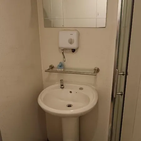 Private Near Centre St George's Rd 글라스고