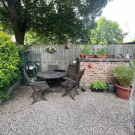 Stunning West End Flat!