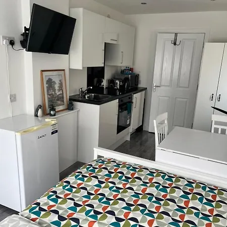Modern Comfy One Bed - Free Parking Apartmán