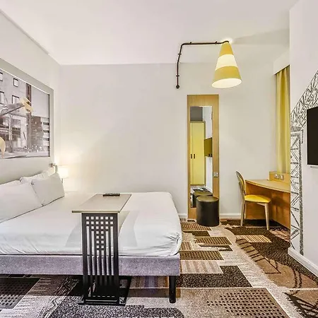 Ibis Styles Centre George Square Hotel 3*