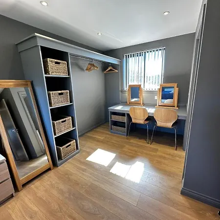 Spacious 3-bedroom On Country Estate Near - Sleeps 6