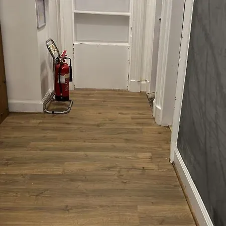 Large 3 Bed Apt Close To City, Ovo Hydro And Ibrox Stadium *