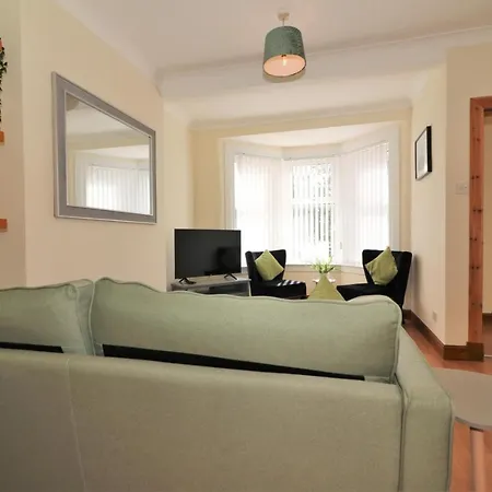 Signature - Lincoln View Apartman *