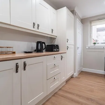 2 Bdr At Caledonia Luxe Short Lets & Serviced Глазго