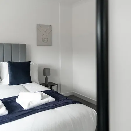 2 Bdr House By Caledonia Luxe Short Lets & Serviced * Glasgow