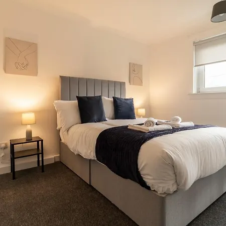 2 Bdr House By Caledonia Luxe Short Lets & Serviced Semesterbostad