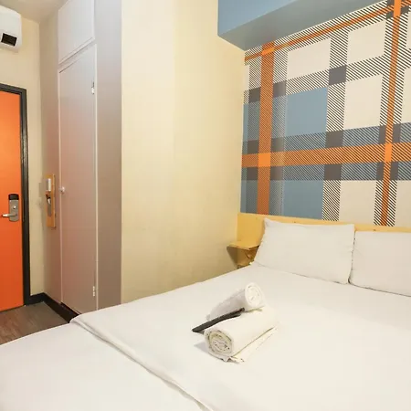 Easyhotel 2*