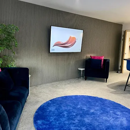 Glas Go Executive 2-bedroom Near Ovo Hydro Free Parking *