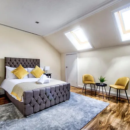 Stunning 5 Bedroom Apt, Close To Centre, Sec, Hydro And Motorway