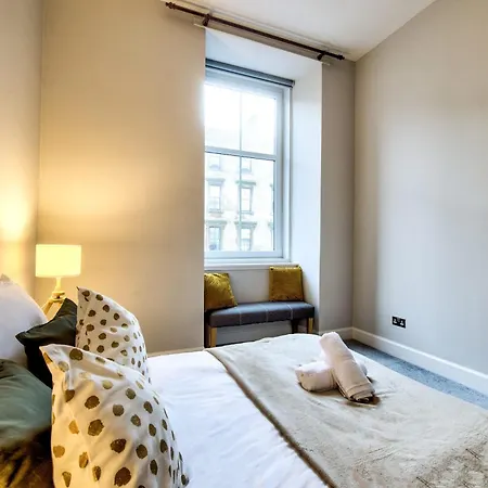 Апартаменты Stylish & Spacious 3 Bedroom In Finnieston, West End Глазго