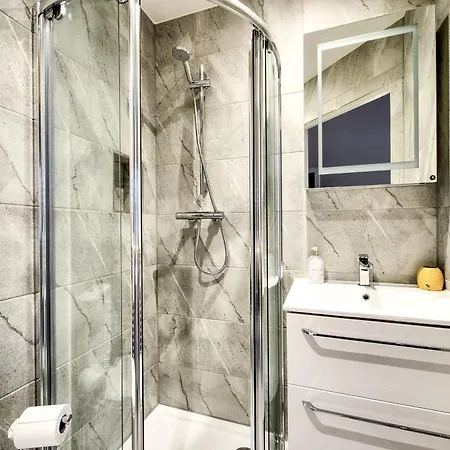 Stylish & Spacious 3 Bedroom In Finnieston, West End Глазго