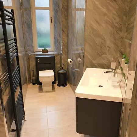 Beautiful & Spacious 2 Bed In West End 글라스고