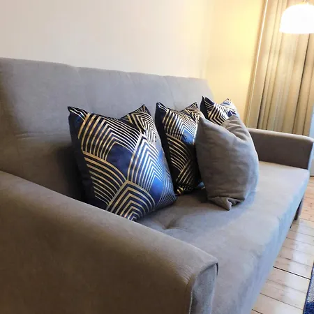 Beautiful & Spacious 2 Bed In West End 아파트