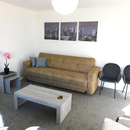 No 54 - New & Delightful 3 Bed House In East Kilbride בית נופש