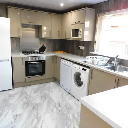 בית נופש No 54 - New & Delightful 3 Bed House In East Kilbride