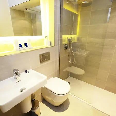 Glynhill & Near Airport 4* Glasgow