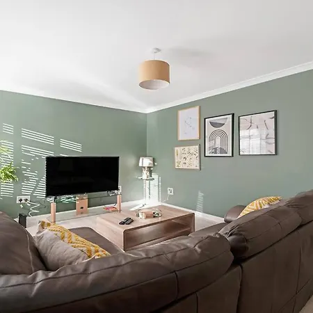 Daire Stylish 2-bed House Private Driveway Glasgow