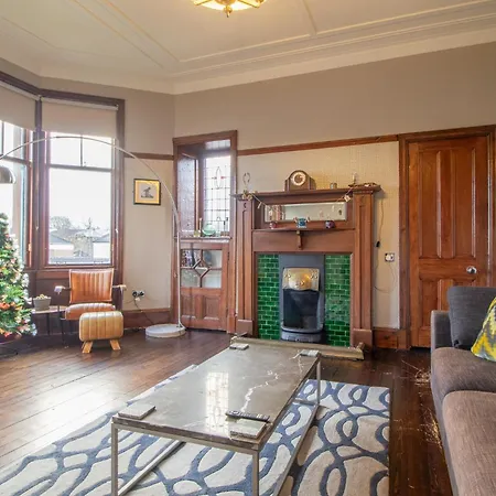 Beautiful, Traditional 2 Bed Flat W Free Parking - Pass The Keys Глазго