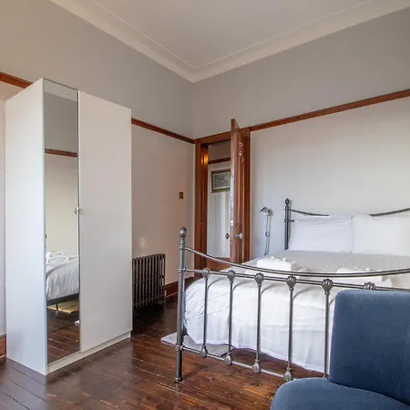 Beautiful, Traditional 2 Bed Flat W Free Parking - Pass The Keys