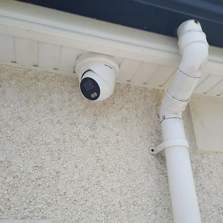 Archillects Entire Two Bedroom Comfy House - Free Parking Holiday home