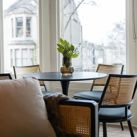 The West End Retreat - Your Luxurious 5* דירה *
