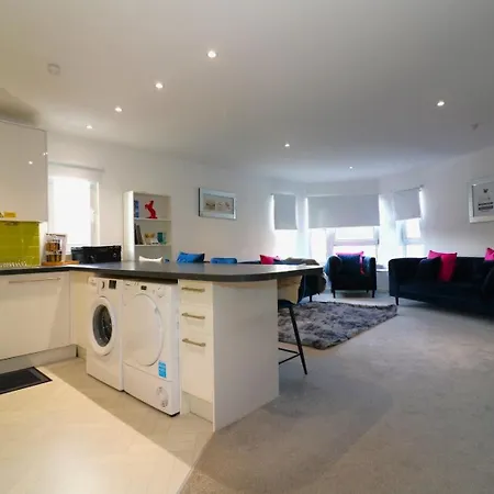 Glas Go Executive 2-bedroom Near Ovo Hydro Free Parking شقة