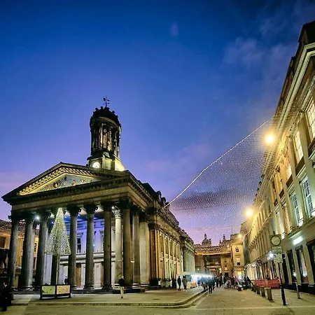 Glasgow, Finnieston Luxury 2 Bed With Parking, E-check In, Hi-fi *