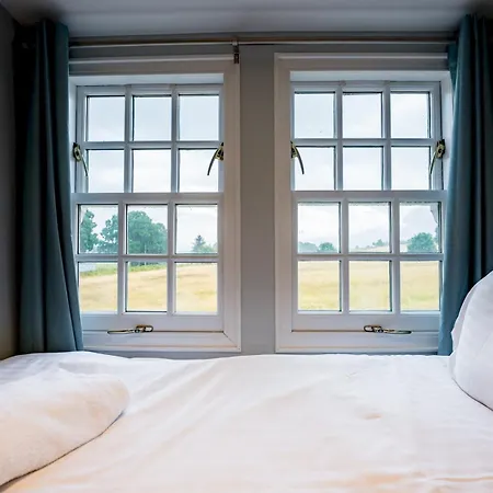 Pass The Keys 1 Bedroom Studio With A Cosy Indoor Log Fire Holiday home *