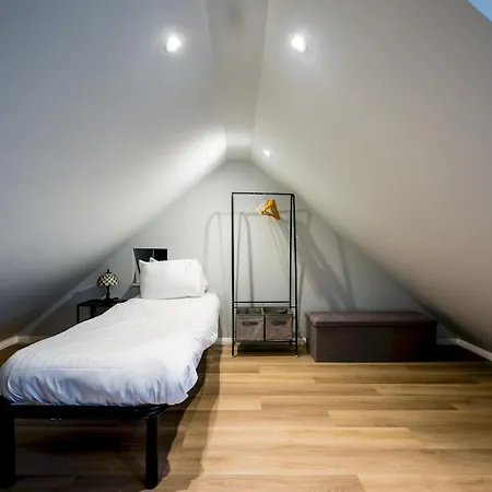 Pass The Keys 1 Bedroom Studio With A Cosy Indoor Log Fire Holiday home Glasgow