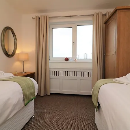 Signature - Gordon House