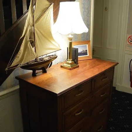 Manor Park Guest house 3*