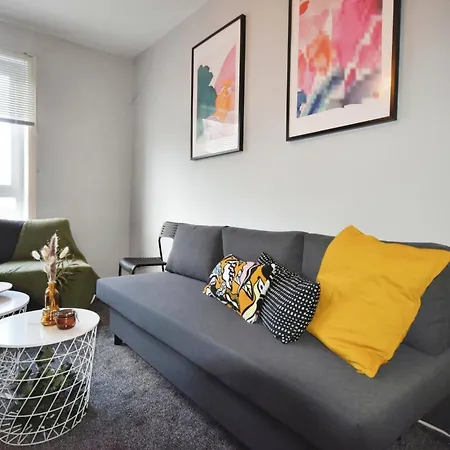 Modern Style , Separate Entrance *