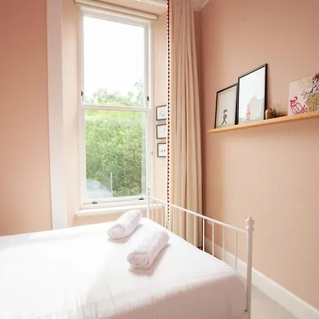 Bright Spacious 3 Bed Flat * 格拉斯哥